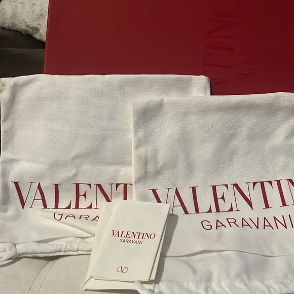 Valentino Garavani loafer - Perfect for the holiday season!✅
